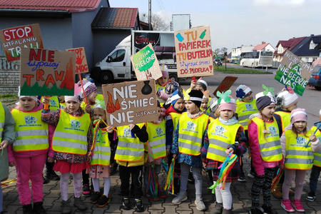 Przedszkolaki wzięły udział w ekologicznym happeningu! 
